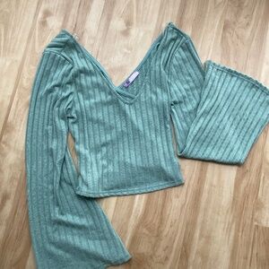 Green back cutout bell-sleeve top